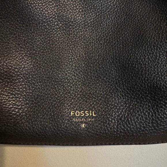 Elegant Fossil Black Leather Crossbody Bag - Picture 3 of 14
